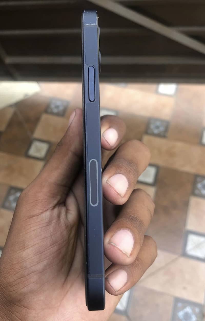 Apple iPhone 12 2