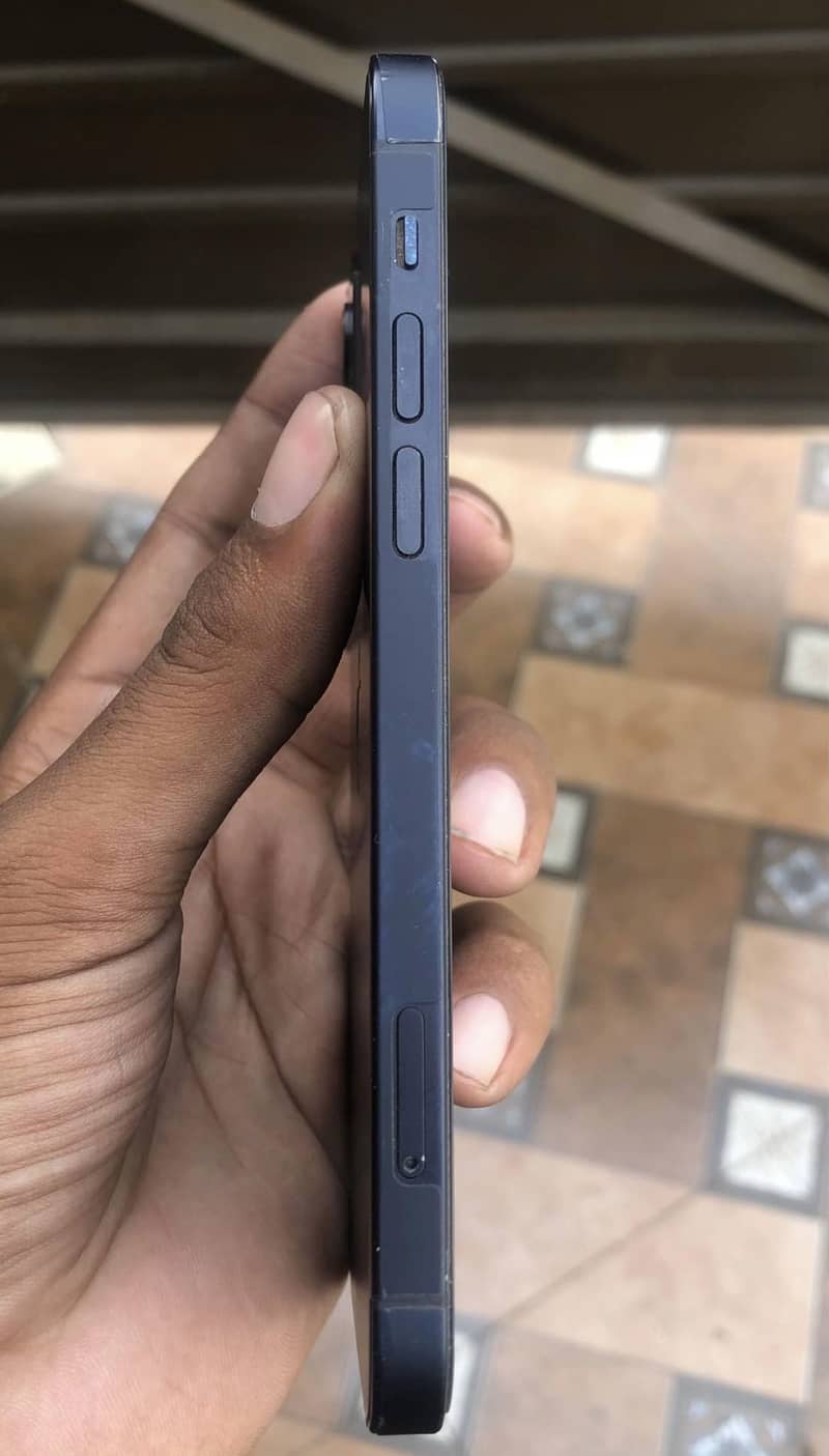 Apple iPhone 12 3