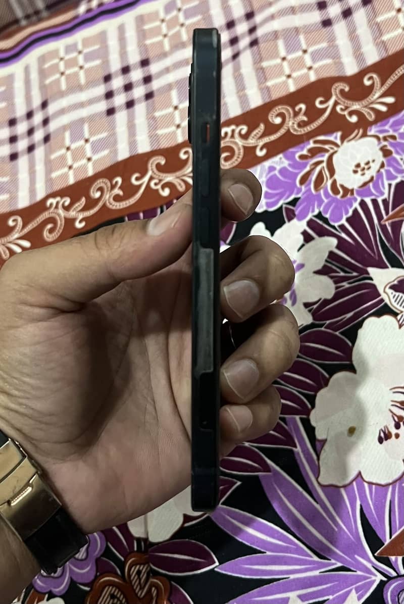 Apple iPhone 13 0