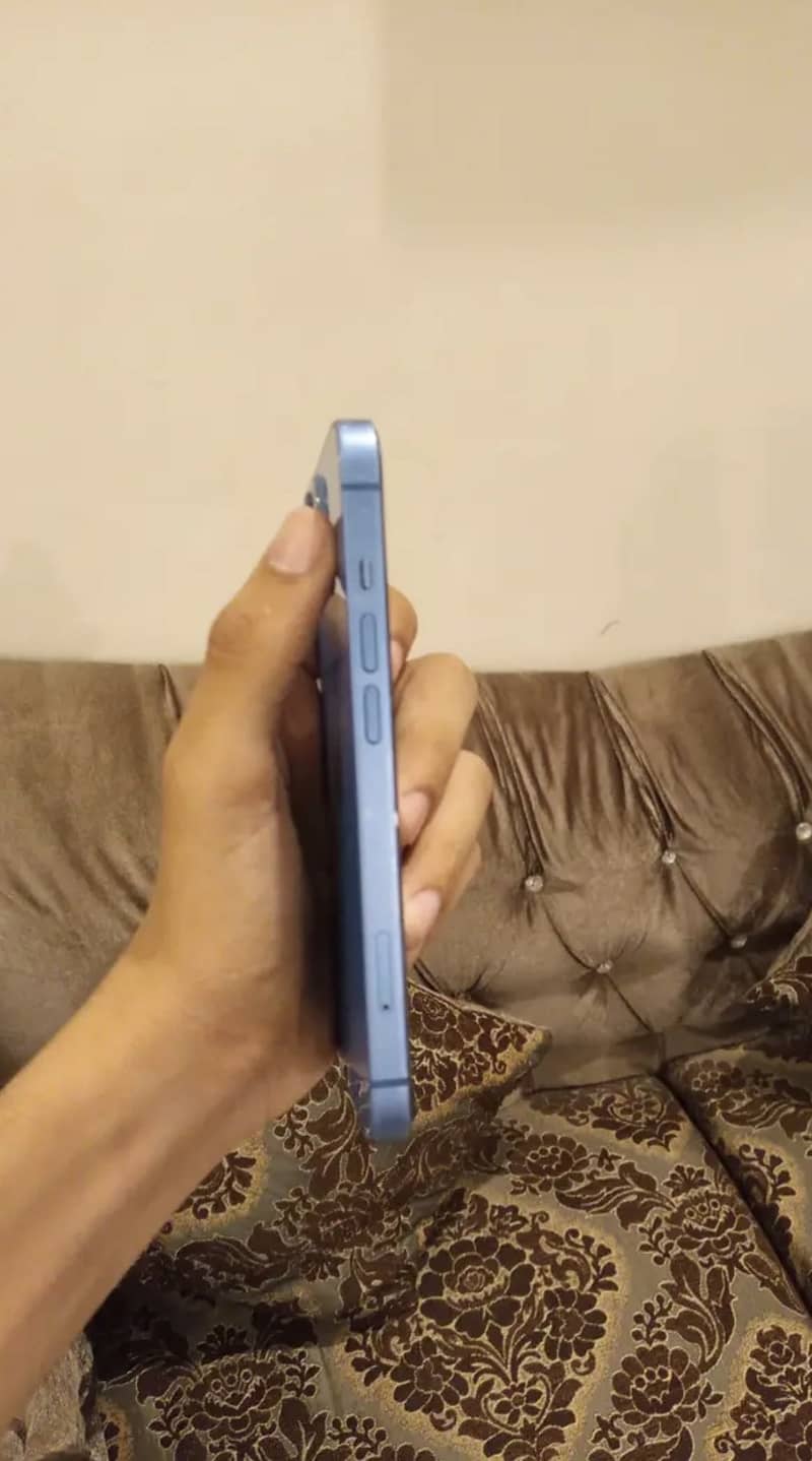 Apple iPhone 13 2