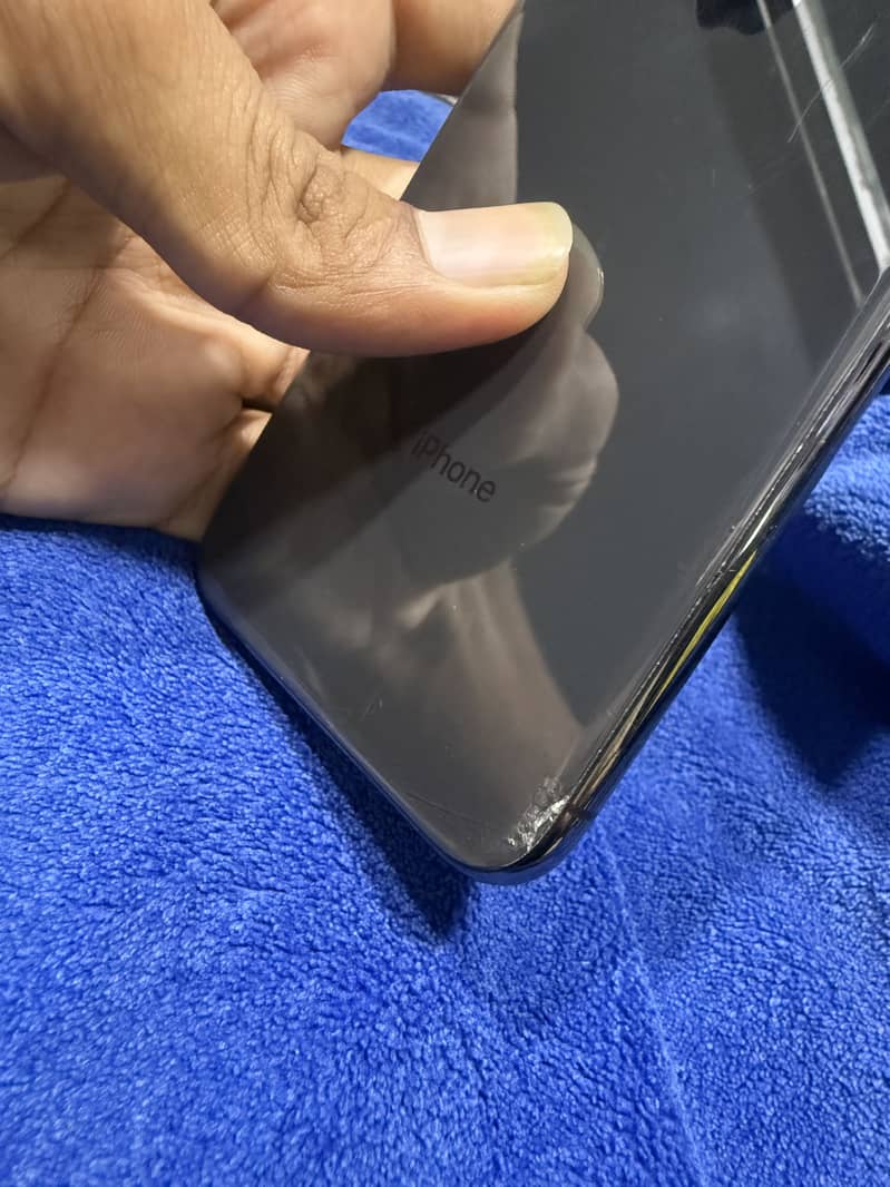 Apple iPhone X 4
