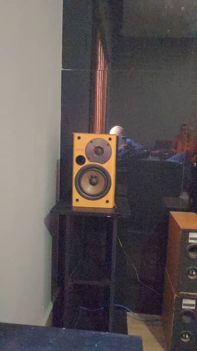 Onkyo bookshelf speakers