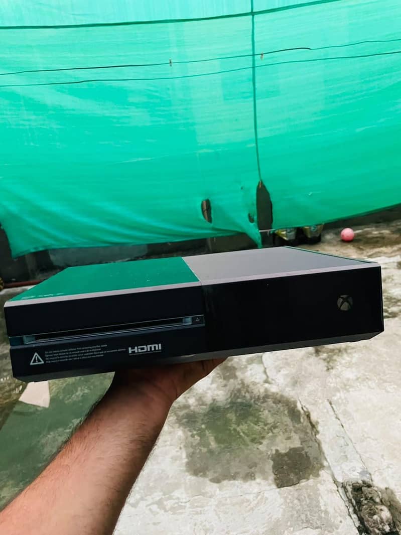 Xbox one simple with one s controller 8