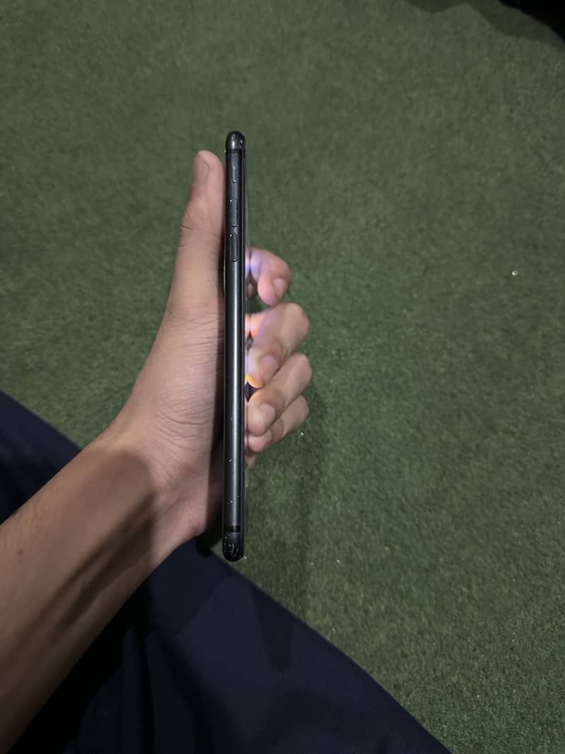 Apple iPhone 7 Plus 2
