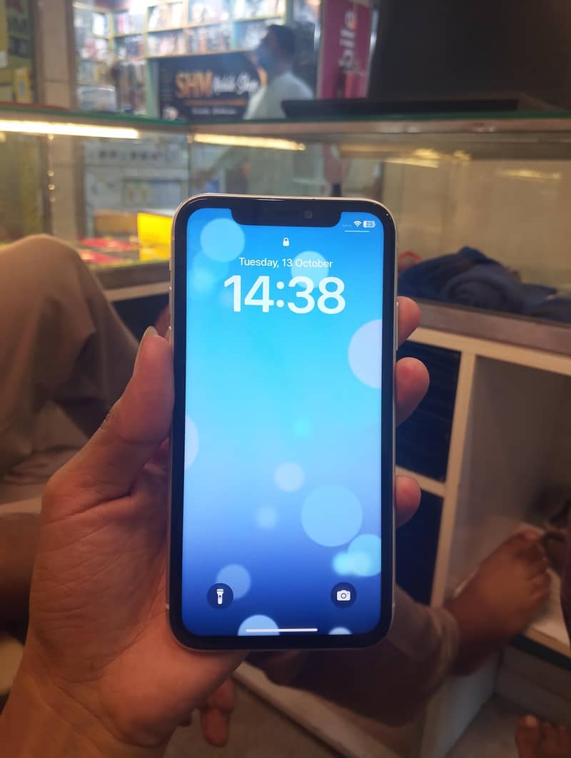 Apple iPhone 11 4