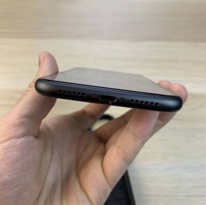 Apple iPhone 11 0