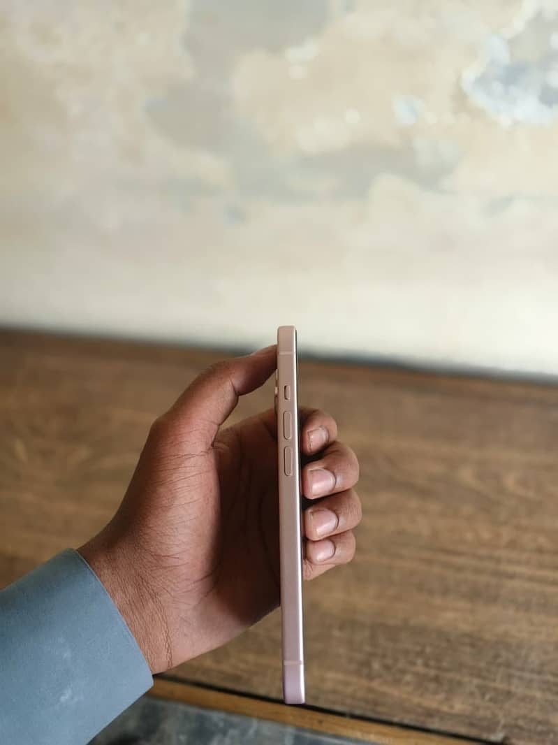 Apple iPhone 15 4