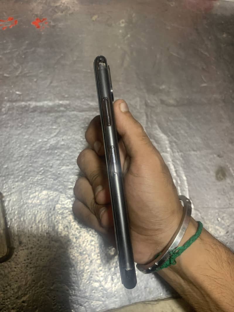 Apple iPhone 11 4