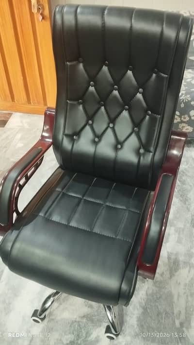 Brand New Boss Chair (Slightly Used)