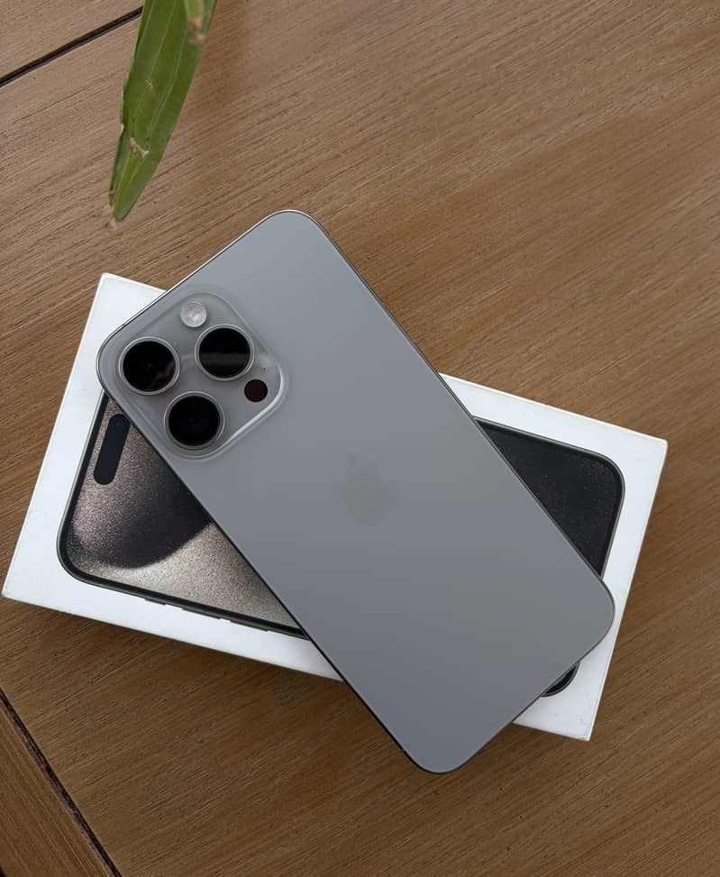Apple iPhone 15 Pro Max 0
