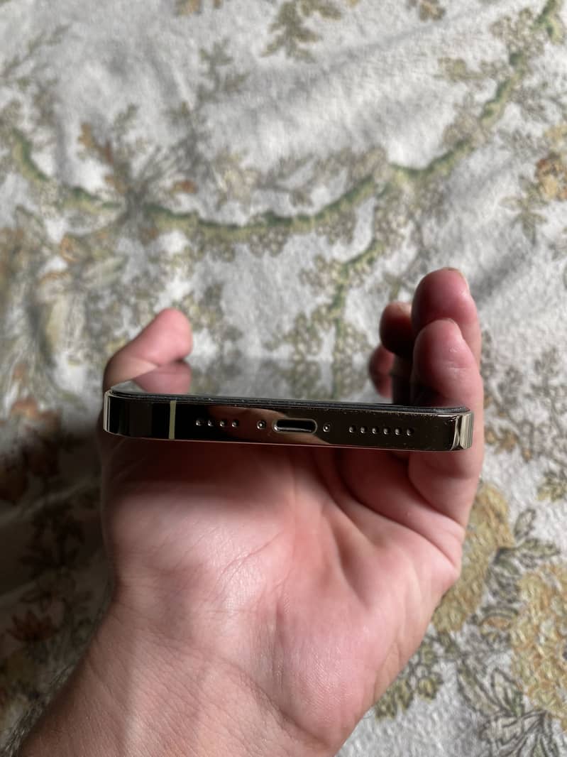 Iphone 14pro max 2