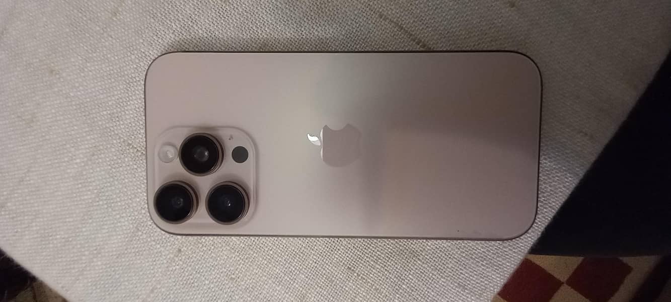 Apple iPhone 16 Pro 1