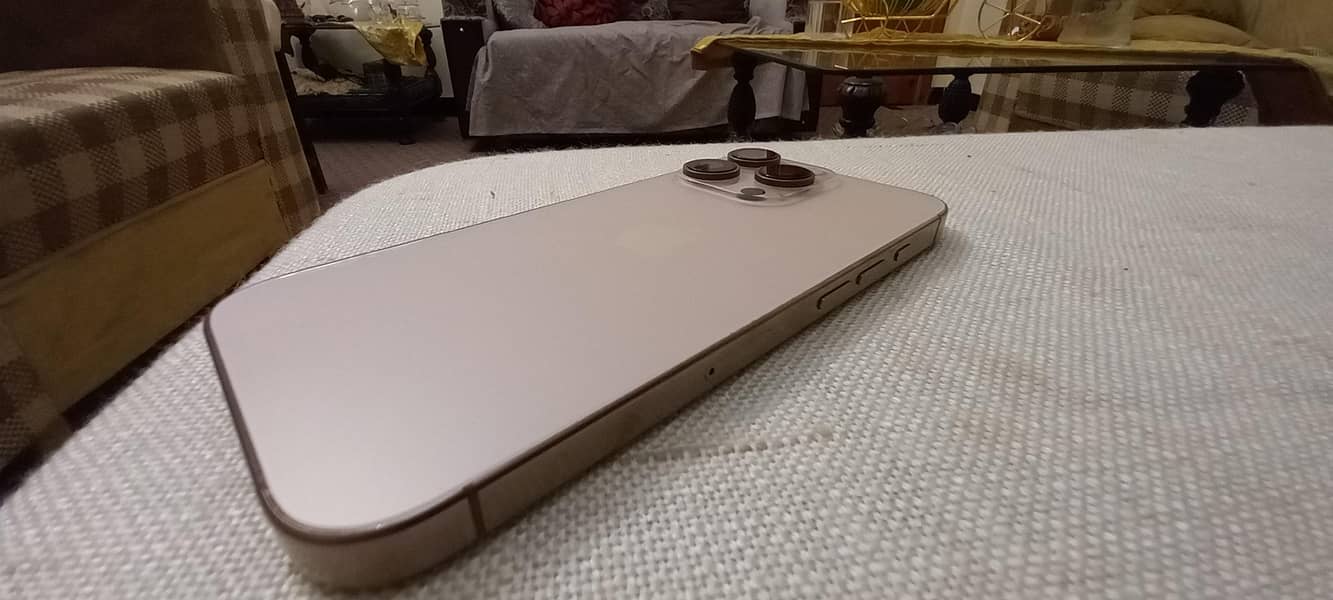 Apple iPhone 16 Pro 2