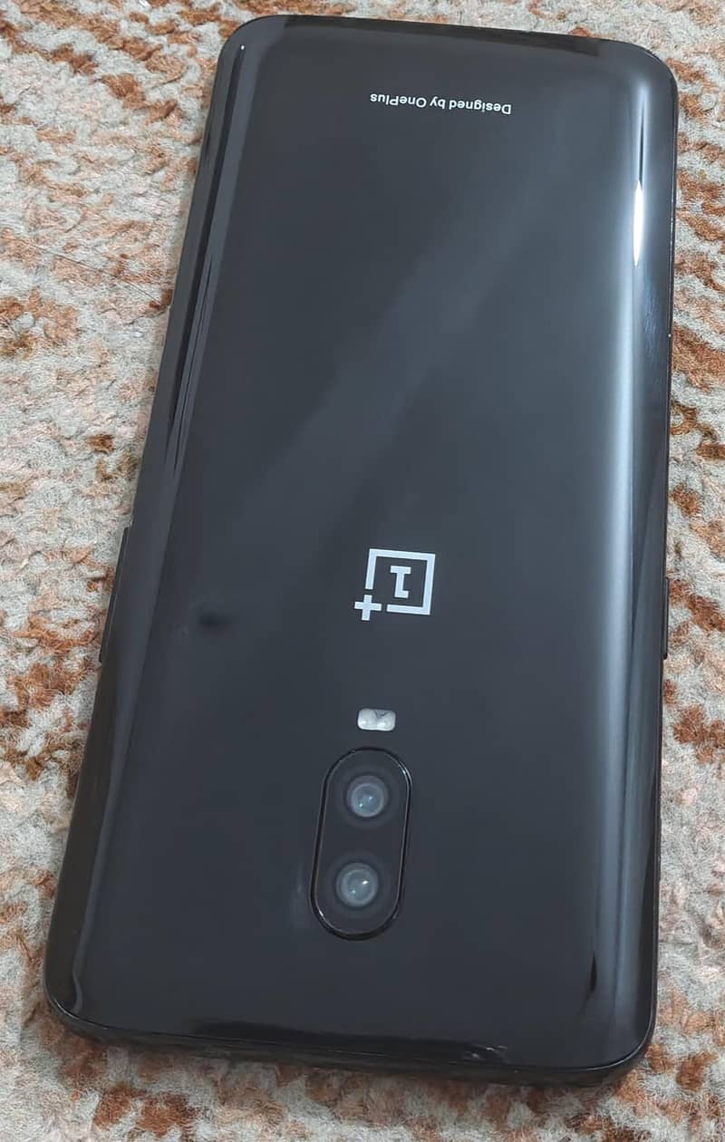 One Plus 6T  (8/256) 1
