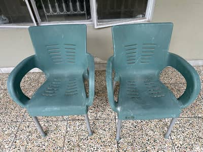 4 Plastic Chairs Relaxo