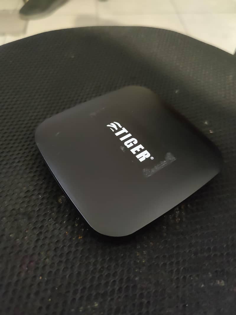 2 piece Android IPTV box 4