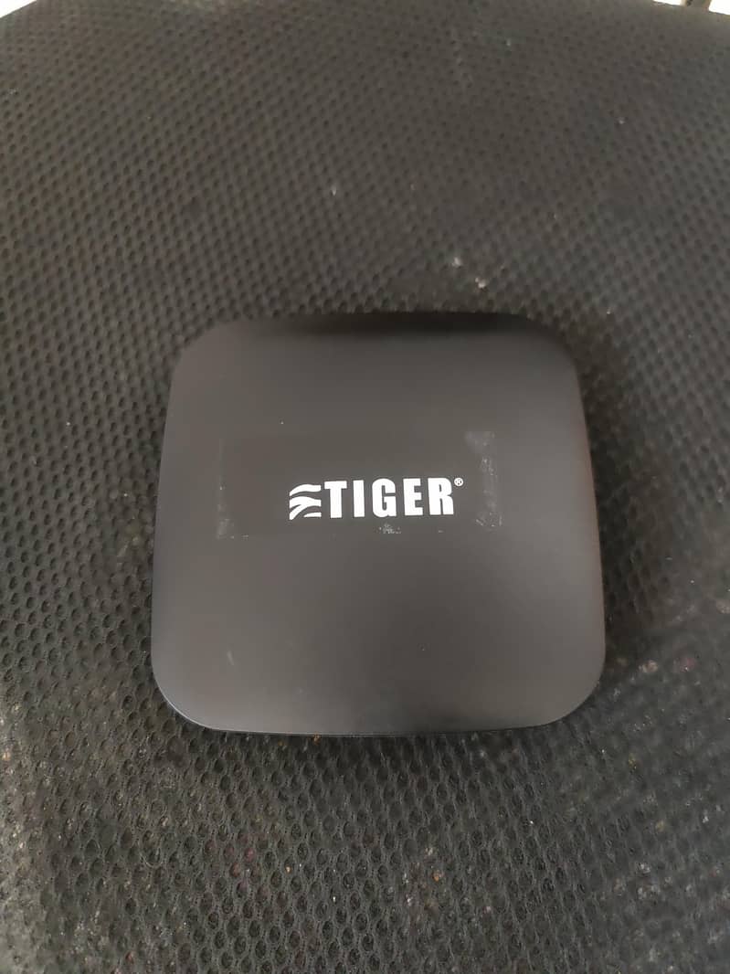 2 piece Android IPTV box 6