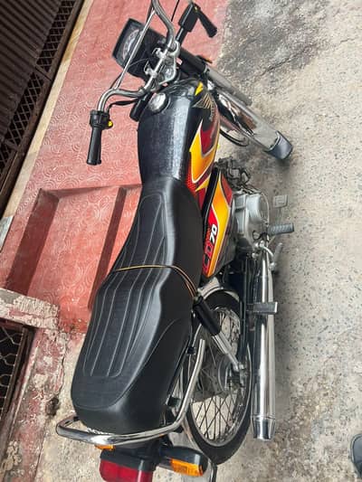 2026 Wala sticker hai model 25 hai