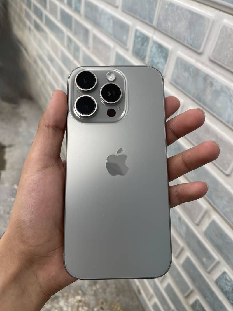 Apple iPhone 16 Pro 1