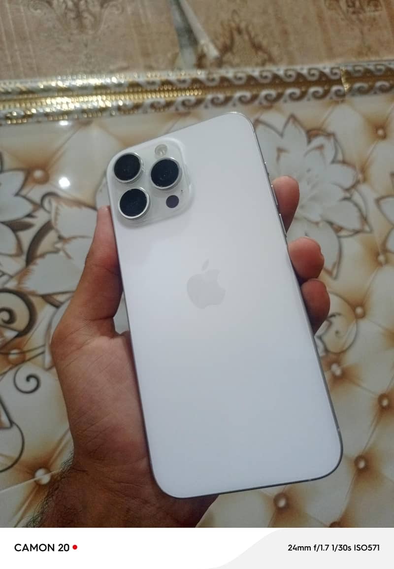Apple iPhone 16 Pro Max 1