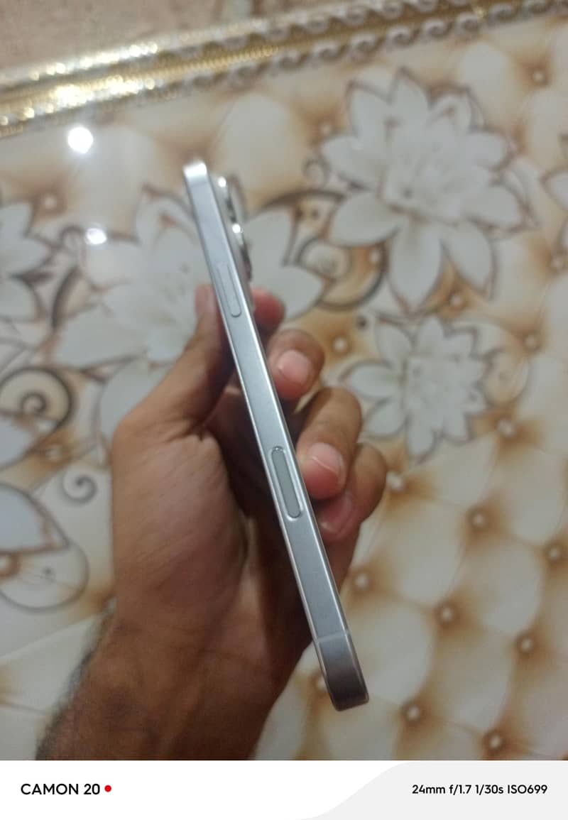 Apple iPhone 16 Pro Max 2
