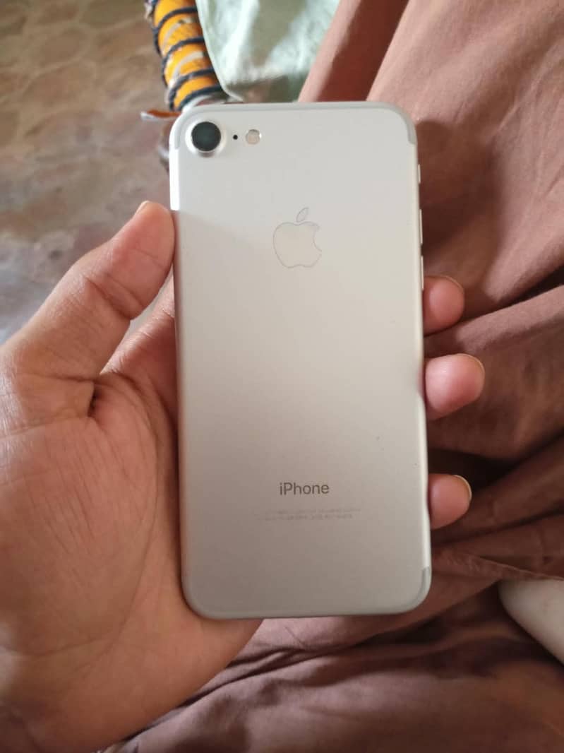 Apple iPhone 7 0