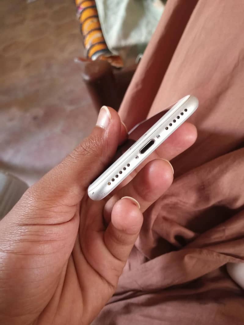 Apple iPhone 7 1
