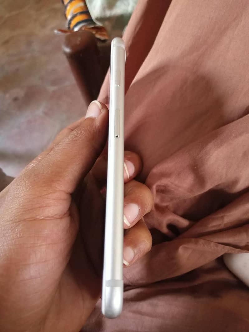 Apple iPhone 7 4