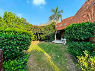 One Kanal Used Modern Design Bungalow For Sale At Prime Location Of DHA Lahore Near To Park Masjid & Commercial Market.