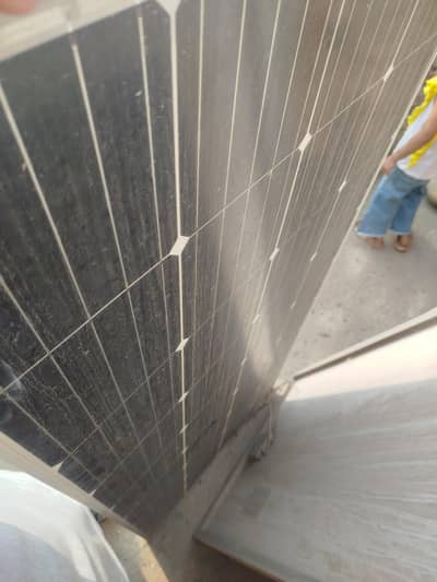 A class 3 Solar Plates+ Stand free
