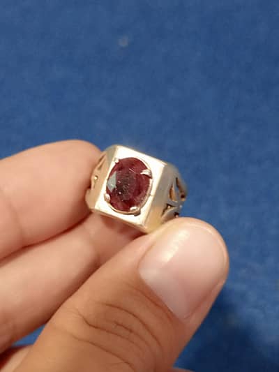 Natural Corundum Gemstone Ring – Elegant Design