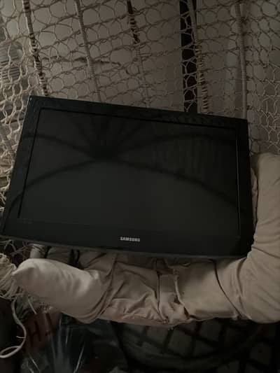 32 Inch Samsung TV for Sale – Good Condition