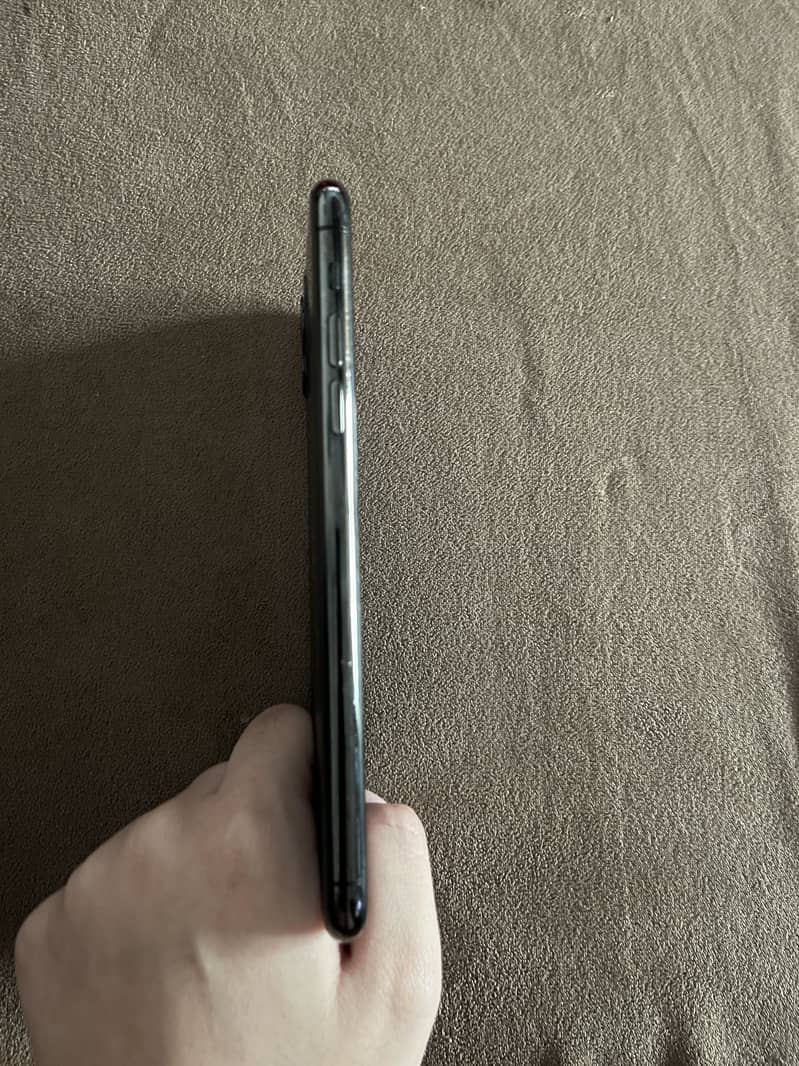 Apple iPhone 11 Pro Max 1