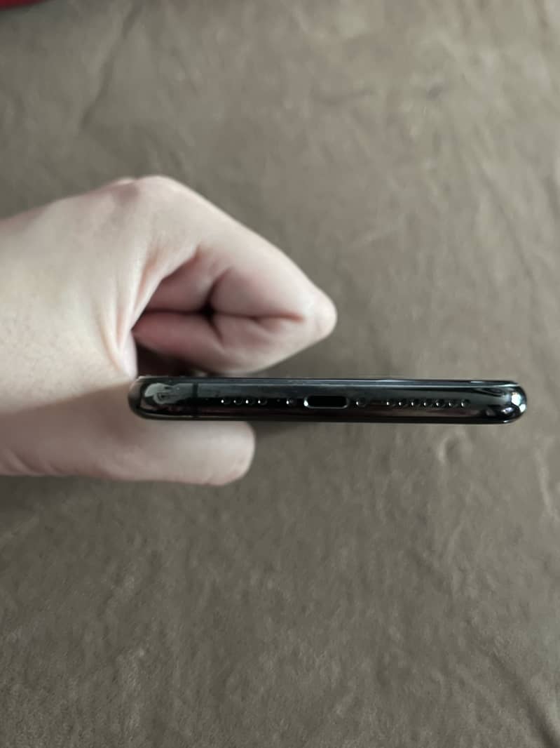 Apple iPhone 11 Pro Max 2