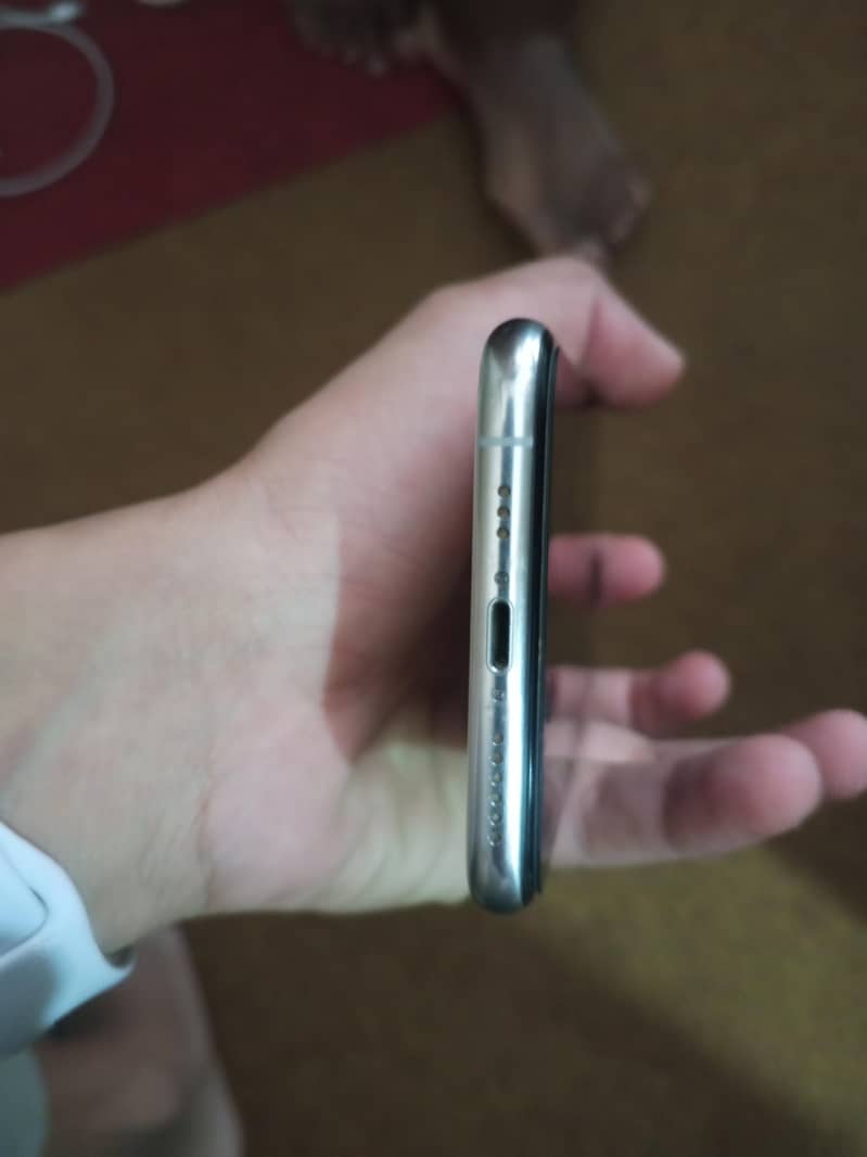 Apple iPhone Xs 3