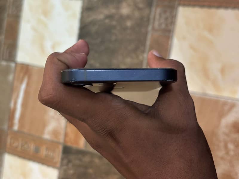 Apple iPhone 12 3