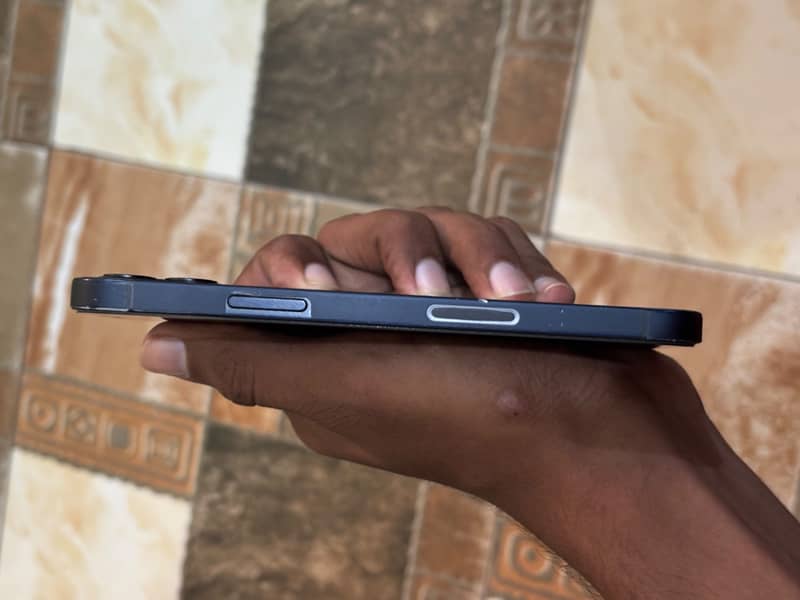Apple iPhone 12 4