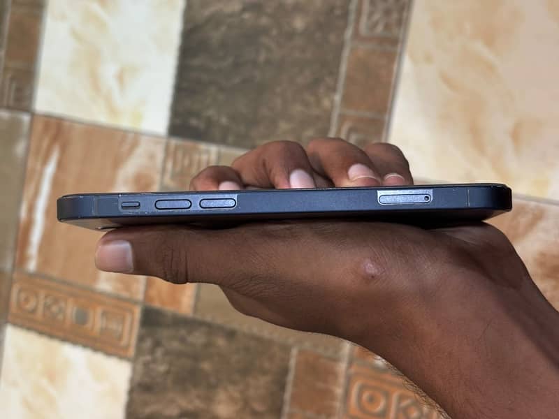 Apple iPhone 12 6