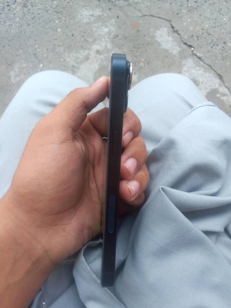 Apple iPhone 14 3