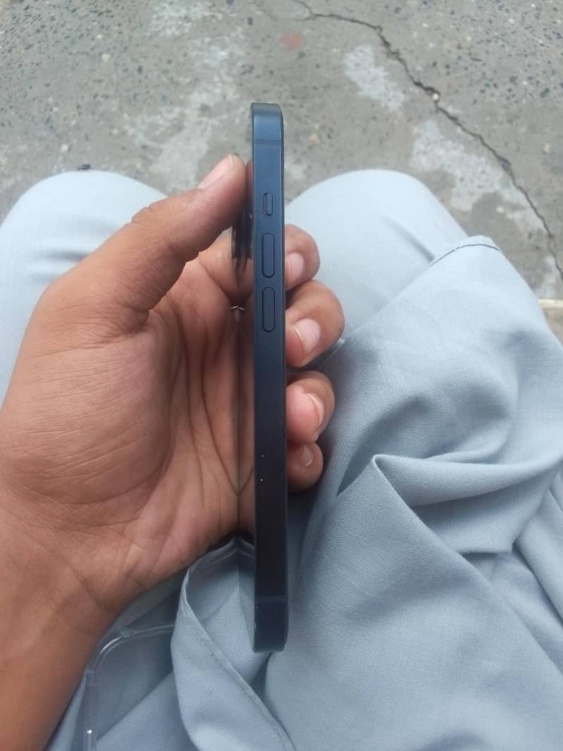 Apple iPhone 14 4