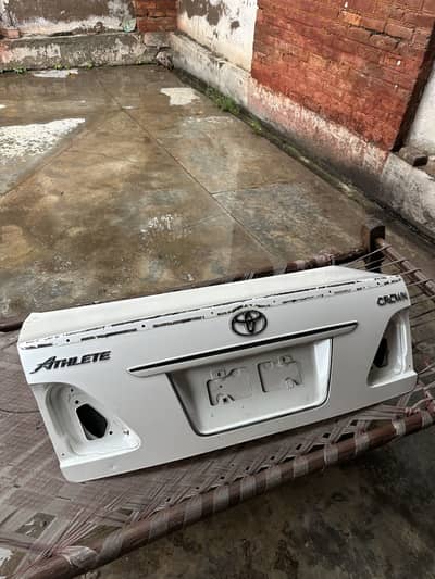 Toyota crown 2005 trunk
