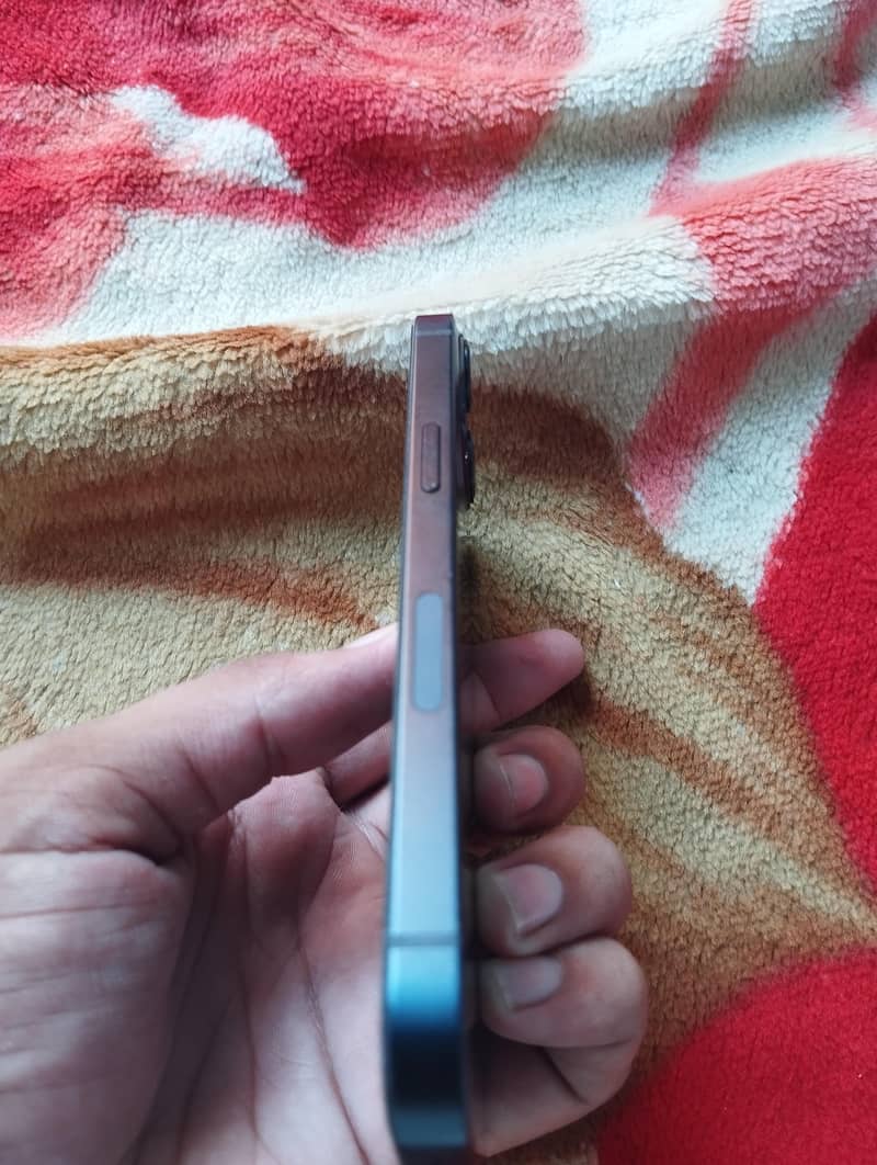 Apple iPhone 13 1