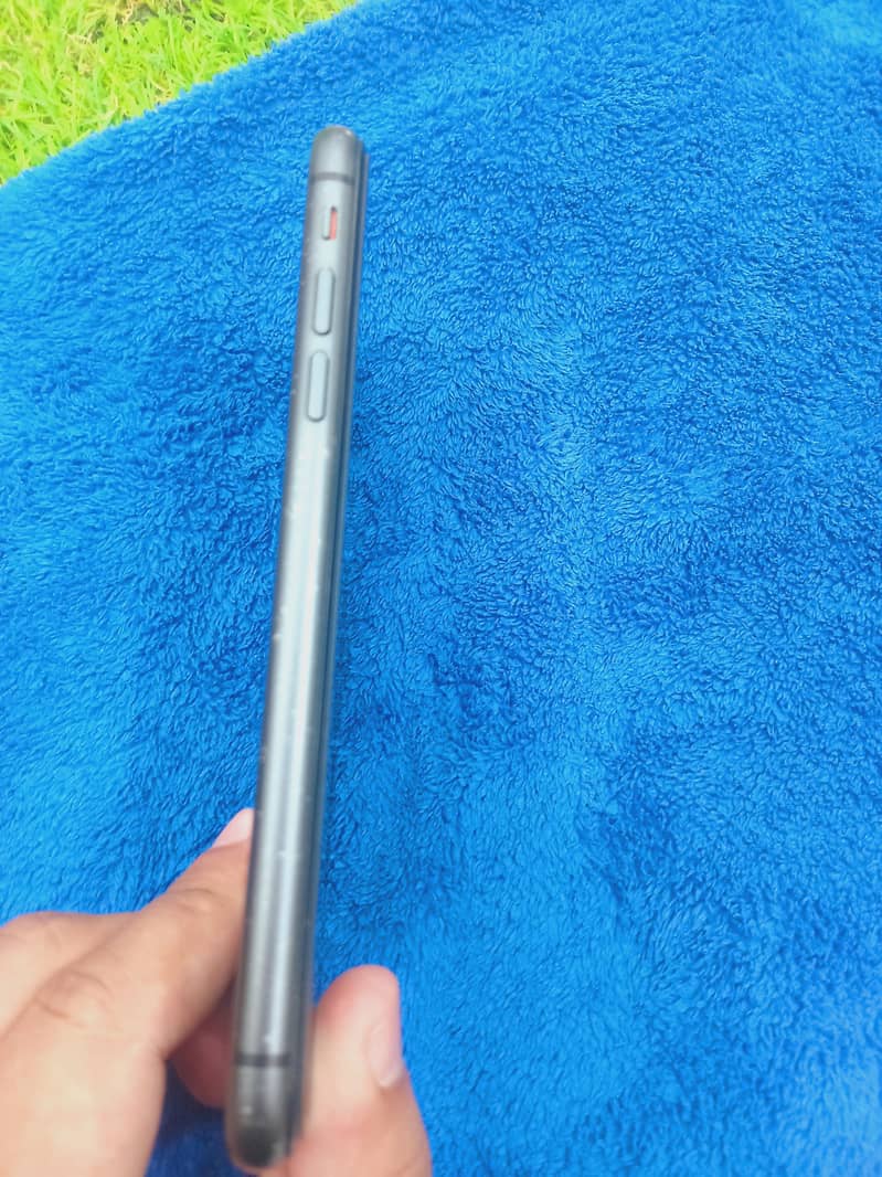 Apple iPhone 11 3