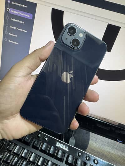 Apple iPhone 13
