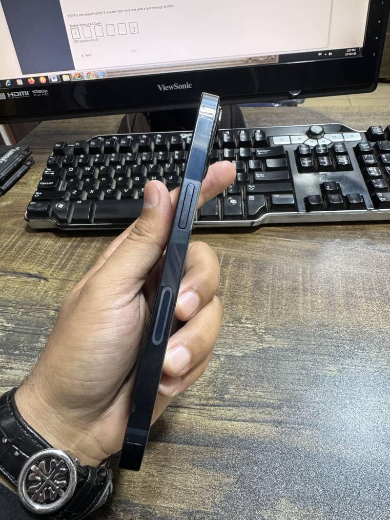 Apple iPhone 13 4