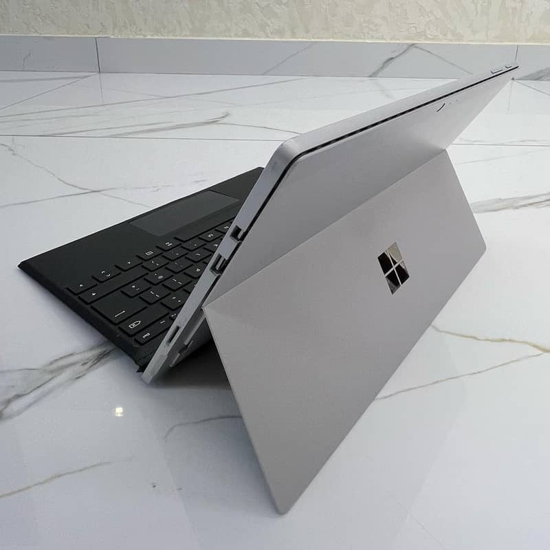 Microsoft Surface Pro 5 (12.4") 1