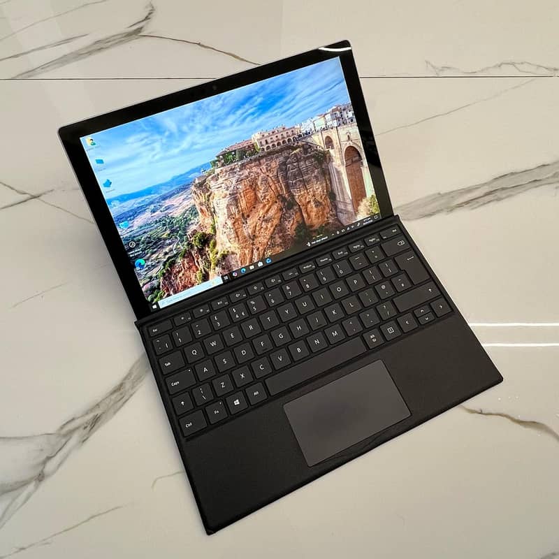 Microsoft Surface Pro 5 (12.4") 2
