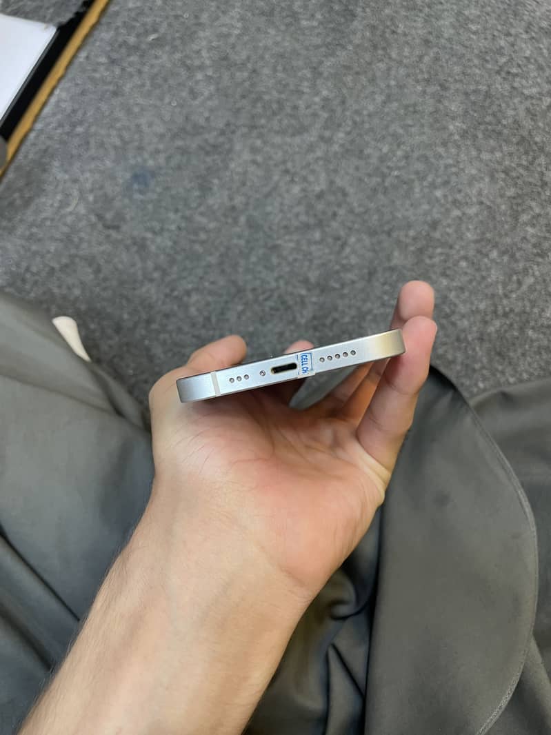 Apple iPhone 13 4