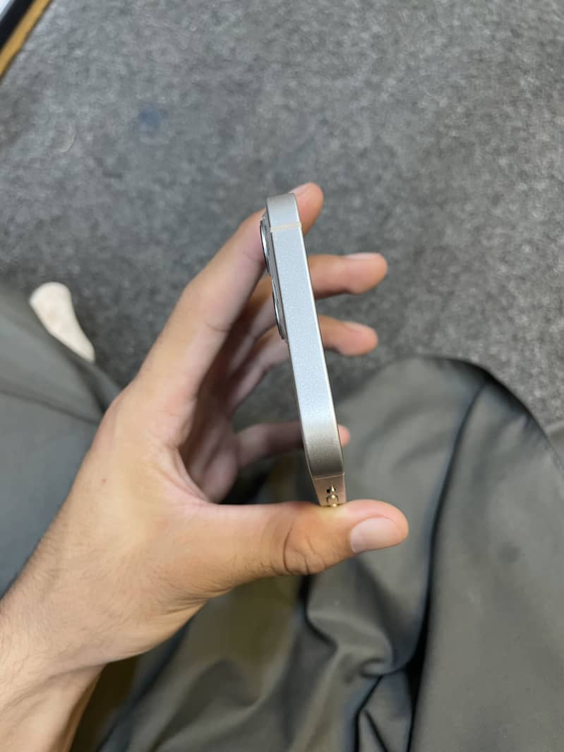 Apple iPhone 13 6