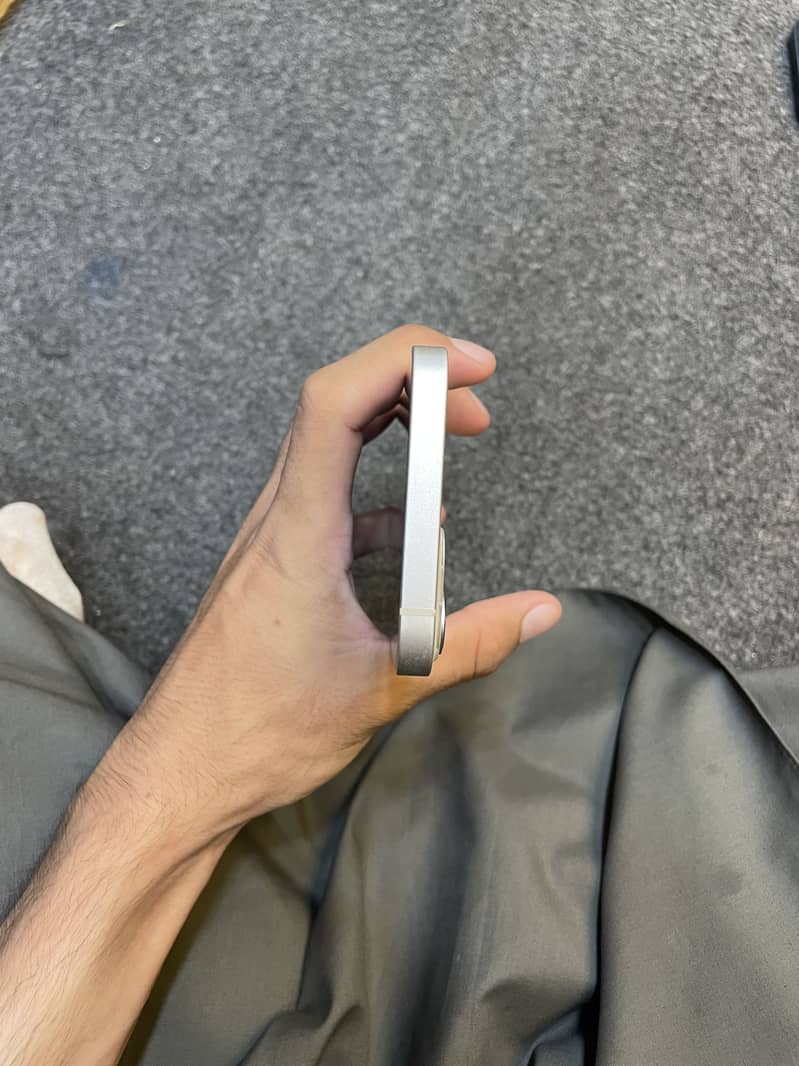 Apple iPhone 13 7
